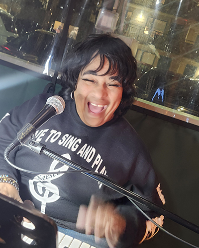 Neesee song smith entertaining at Arbors at Island Landing Hotel in Pigeon Forge
